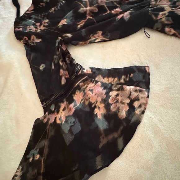 Vince Camuto Long Sleeve Floral Dress - Picture 2 of 3